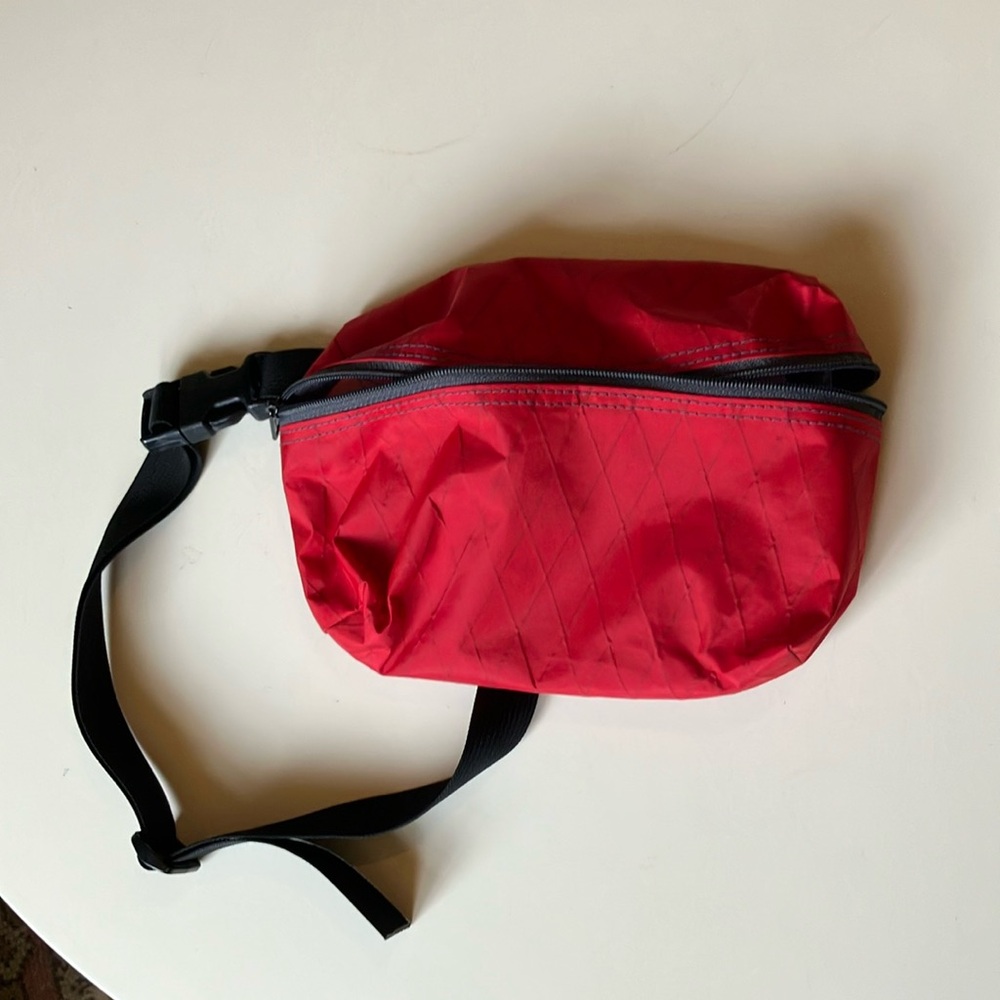 NWOT Jagged Edge Mountain Gear fanny pack